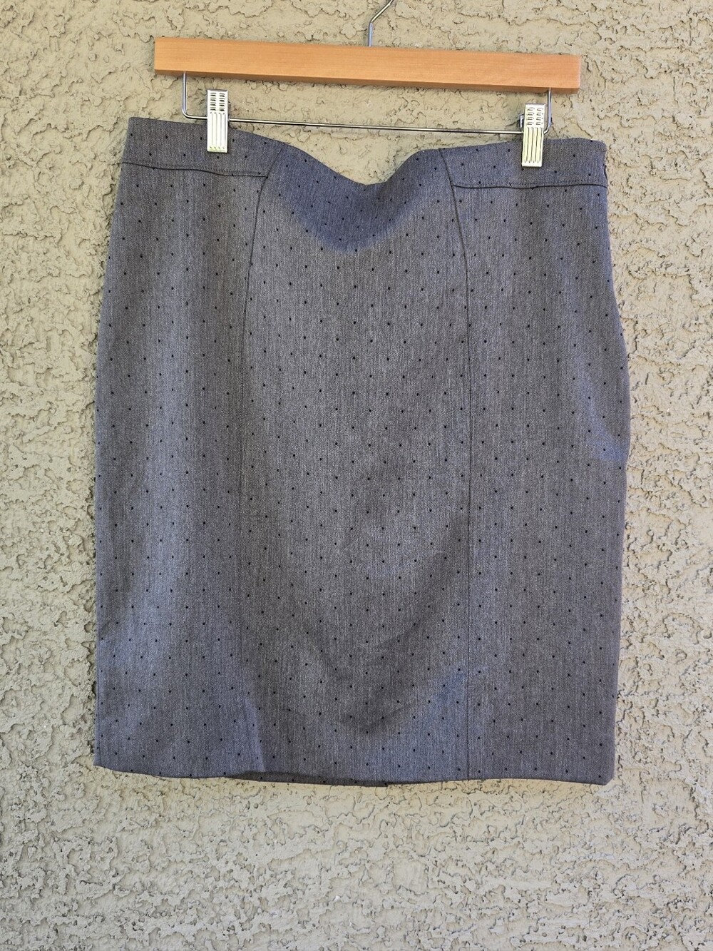 Banana Republic Classic Gray Pencil Skirt - Sleek Office Style